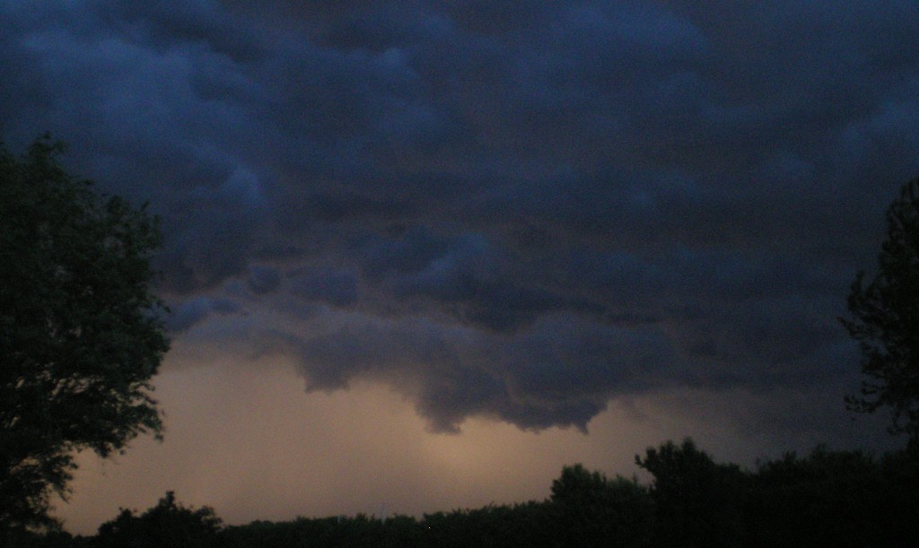 Die Ungewißheit hält an und der Horizont bleibt mit Sturmwolken verhängt. 